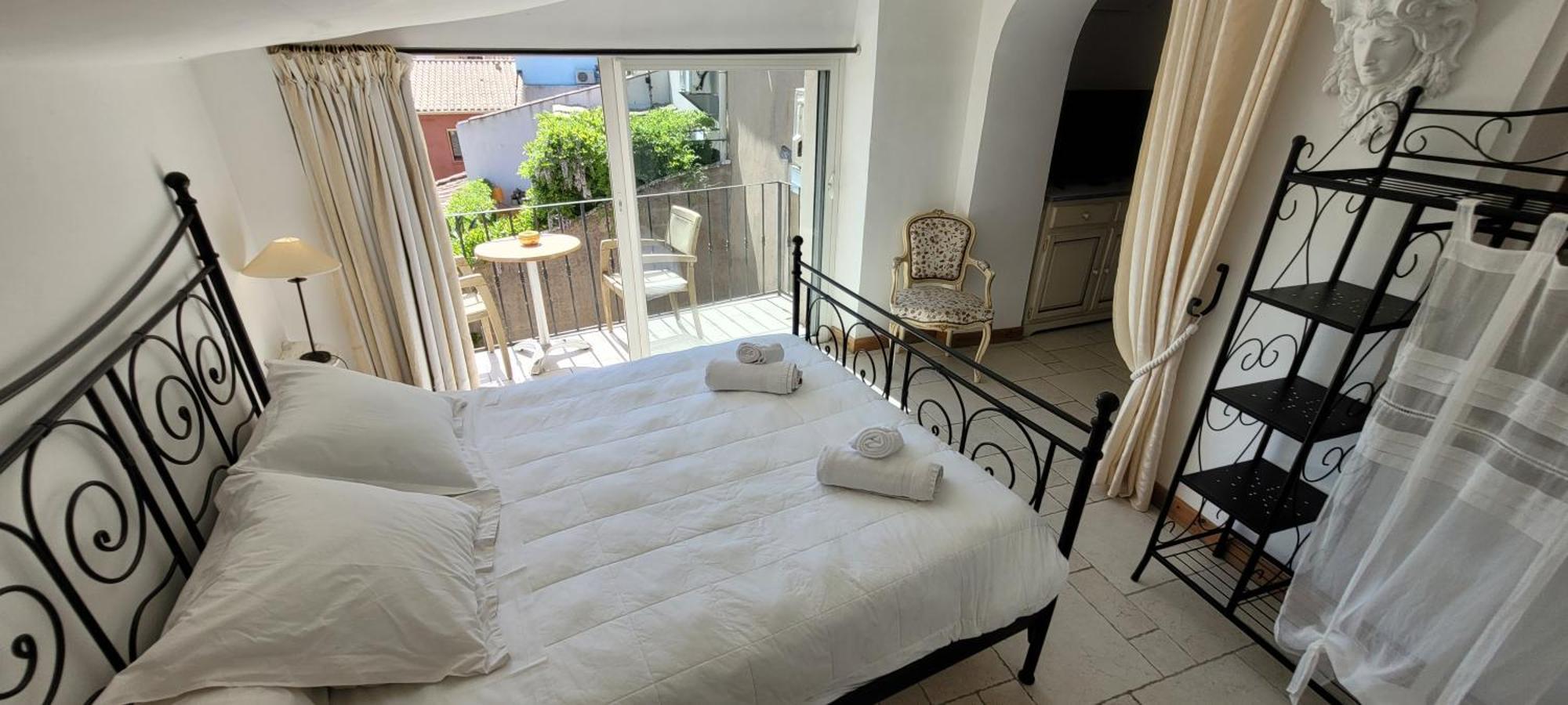 Résidence Hôtelière La Sarrazine La Garde-Freinet Esterno foto