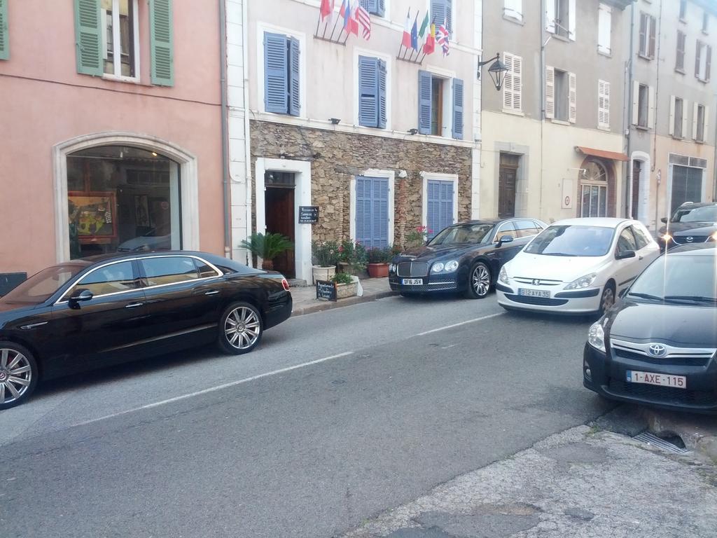 Résidence Hôtelière La Sarrazine La Garde-Freinet Esterno foto