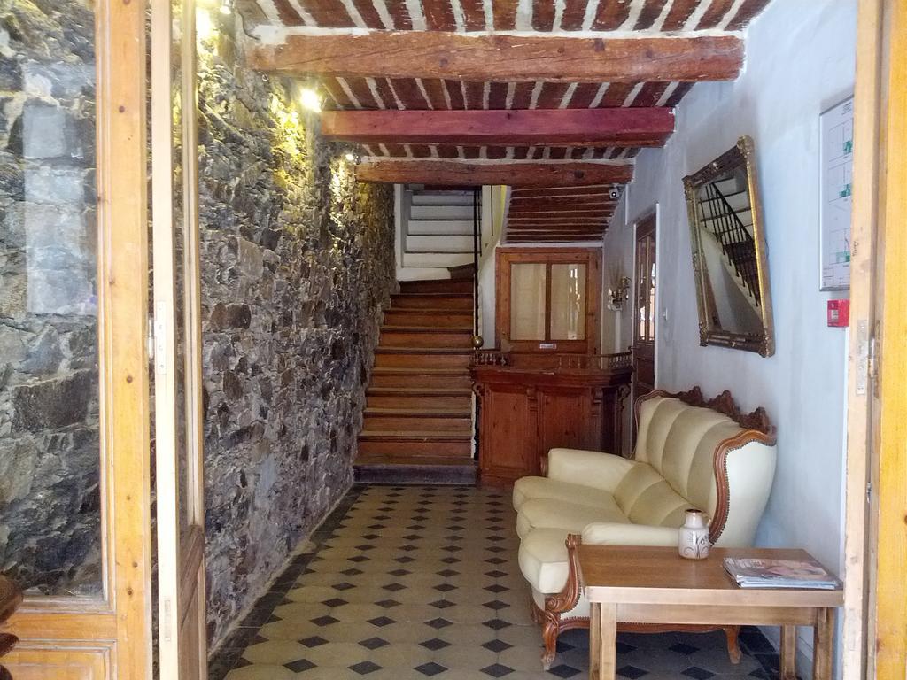 Résidence Hôtelière La Sarrazine La Garde-Freinet Esterno foto